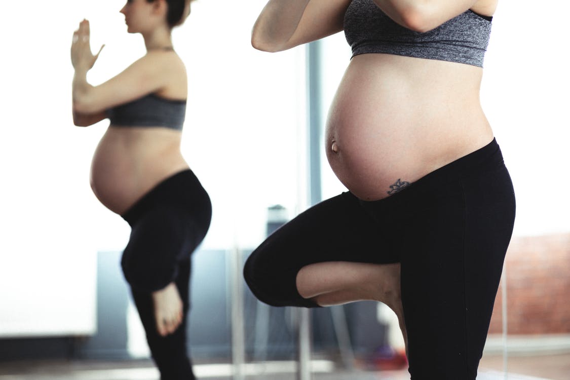 pregnant-woman-doing-yoga